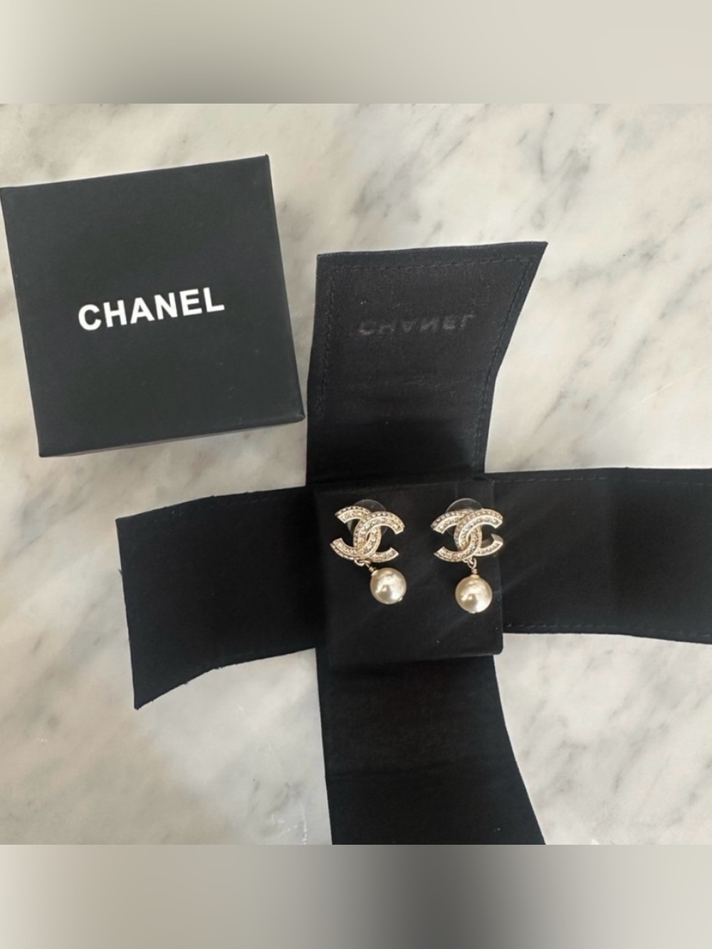 Chanel crystal stud pearl earrings - Picture 2 of 8